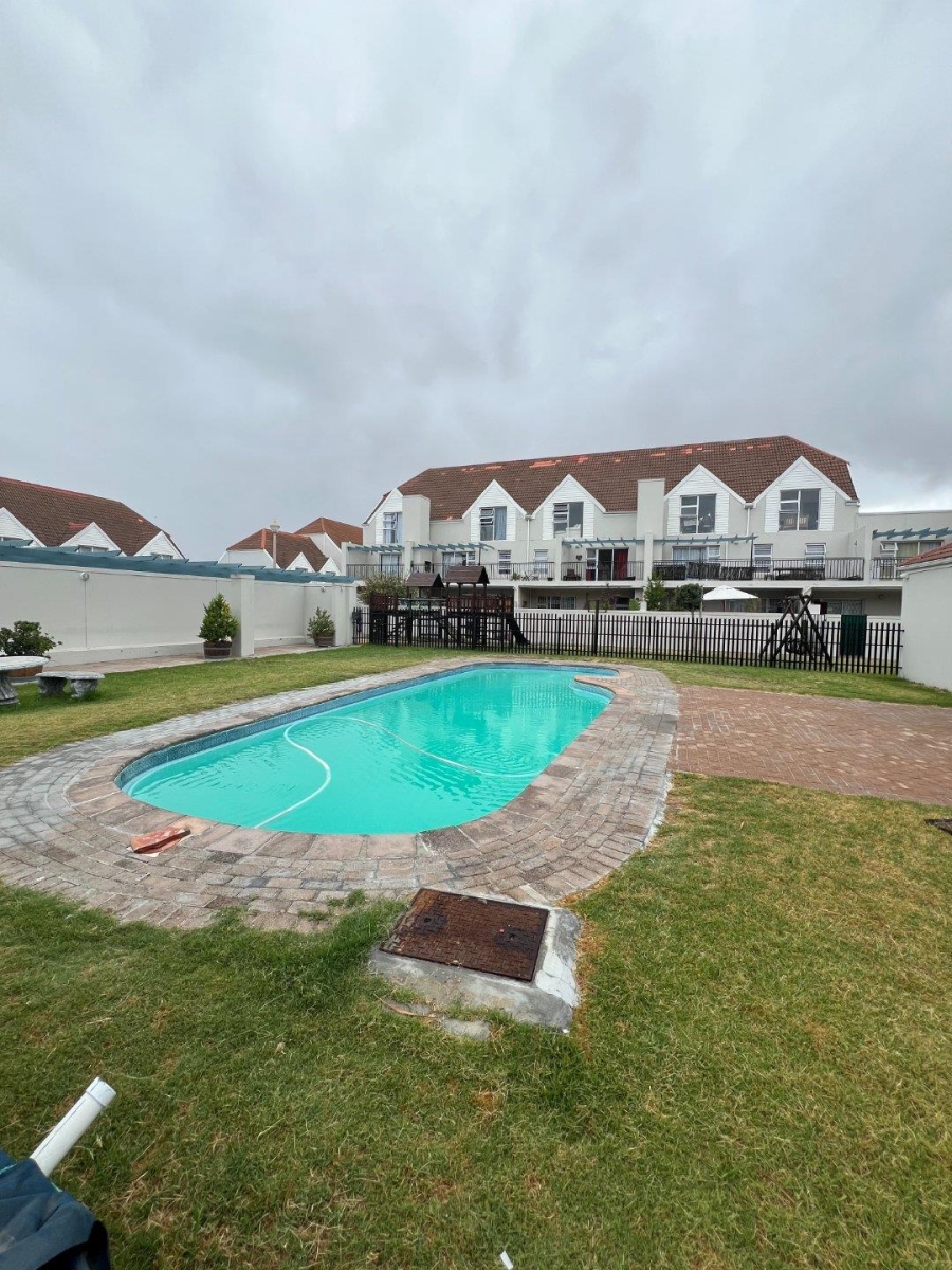 2 Bedroom Property for Sale in Whispering Pines Western Cape